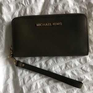 Micheal Kors clutch
